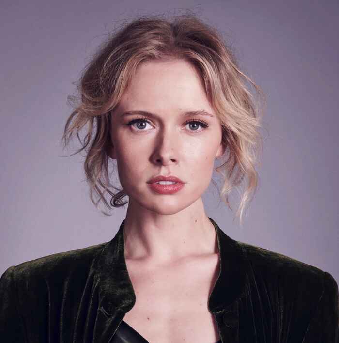 Amelia Eve